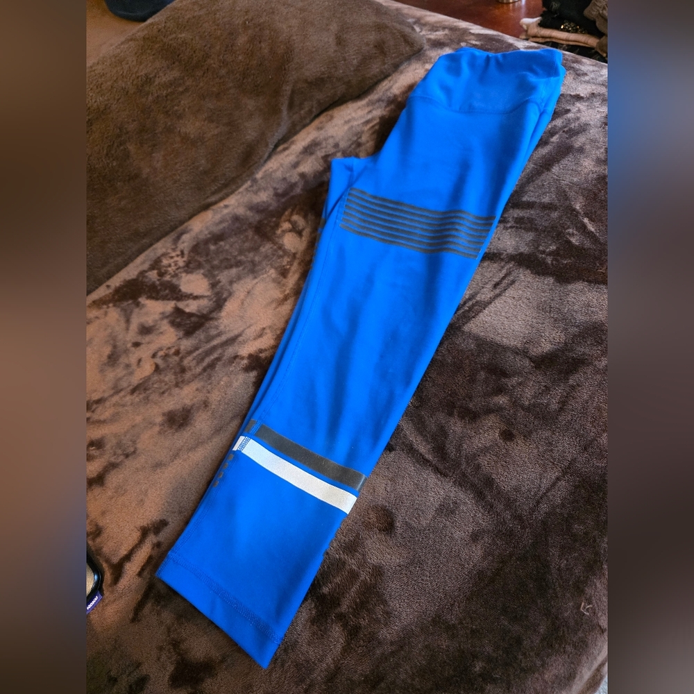 90 Degree By Reflex Royal Blue Athletic Capris with Black Trim